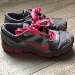 NIKE Dual Fusion Sz 8